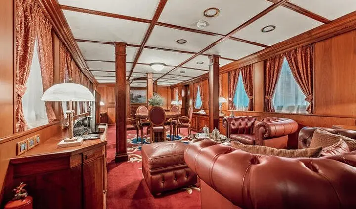 Seagull II master cabin with king bed and ensuite, warm wooden interior