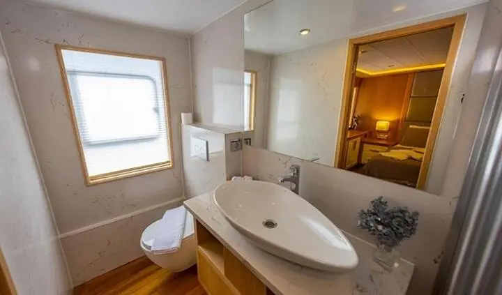 Master cabin with king bed and ensuite visible on yacht Simay M