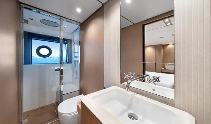 Master cabin with king bed and ensuite bathroom on Spica yacht, cabin view
