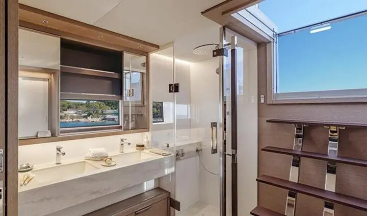 Master cabin with king bed and ensuite on Daiquiri yacht interior