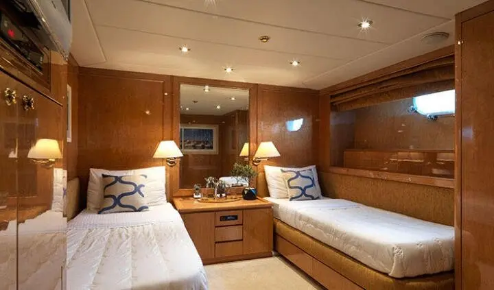 Twin cabin on yacht Idylle with two beds and wooden cabinetry