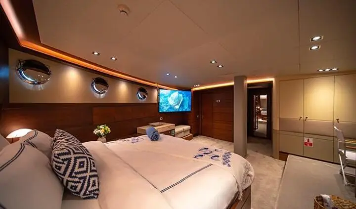 Double Eagle yacht cabin with a king bed, ensuite, TV, and soft lighting