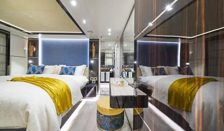 Twin cabin on Happy Me yacht with two beds and central decor