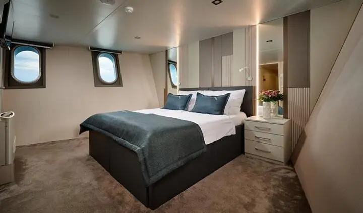 Ohana cabin with king bed, neutral walls, and bedside lamps in view