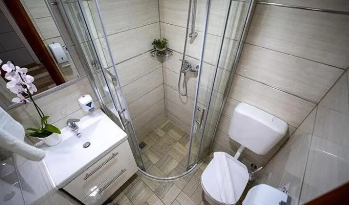 Yacht Karizma master cabin with king bed and ensuite shower in view