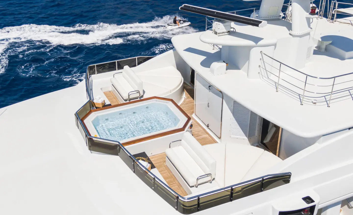 Apogee yacht: aft deck loungers around a Jacuzzi on the sea