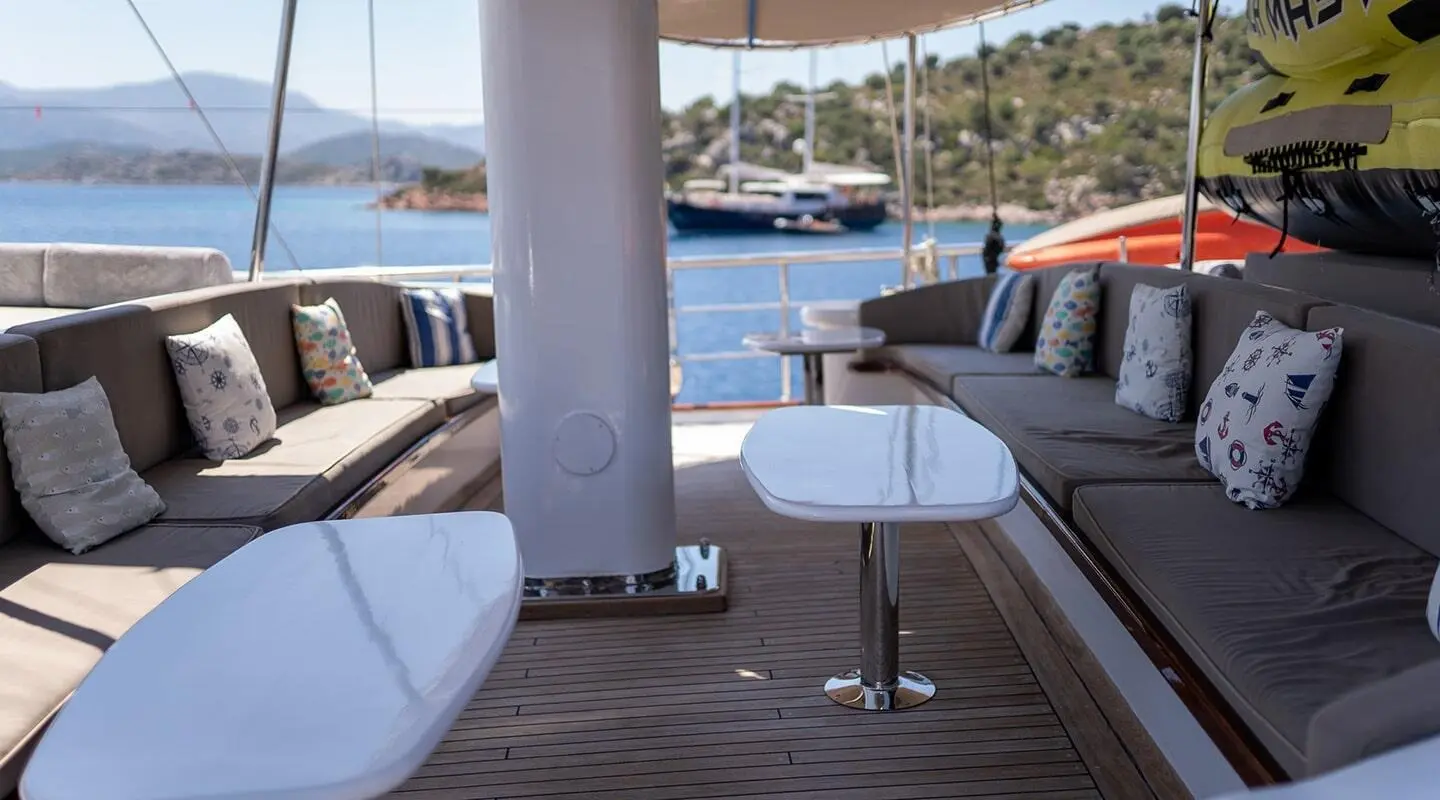 Nevra Queen yacht with shaded seating area and table on the deck