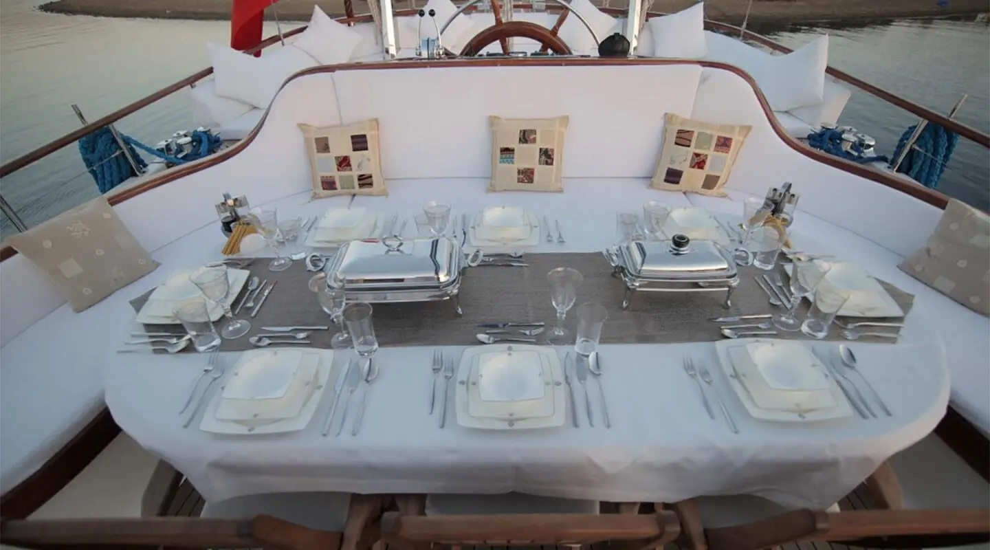 Table set for guests on the gulet Ece Berrak with white linens and plates