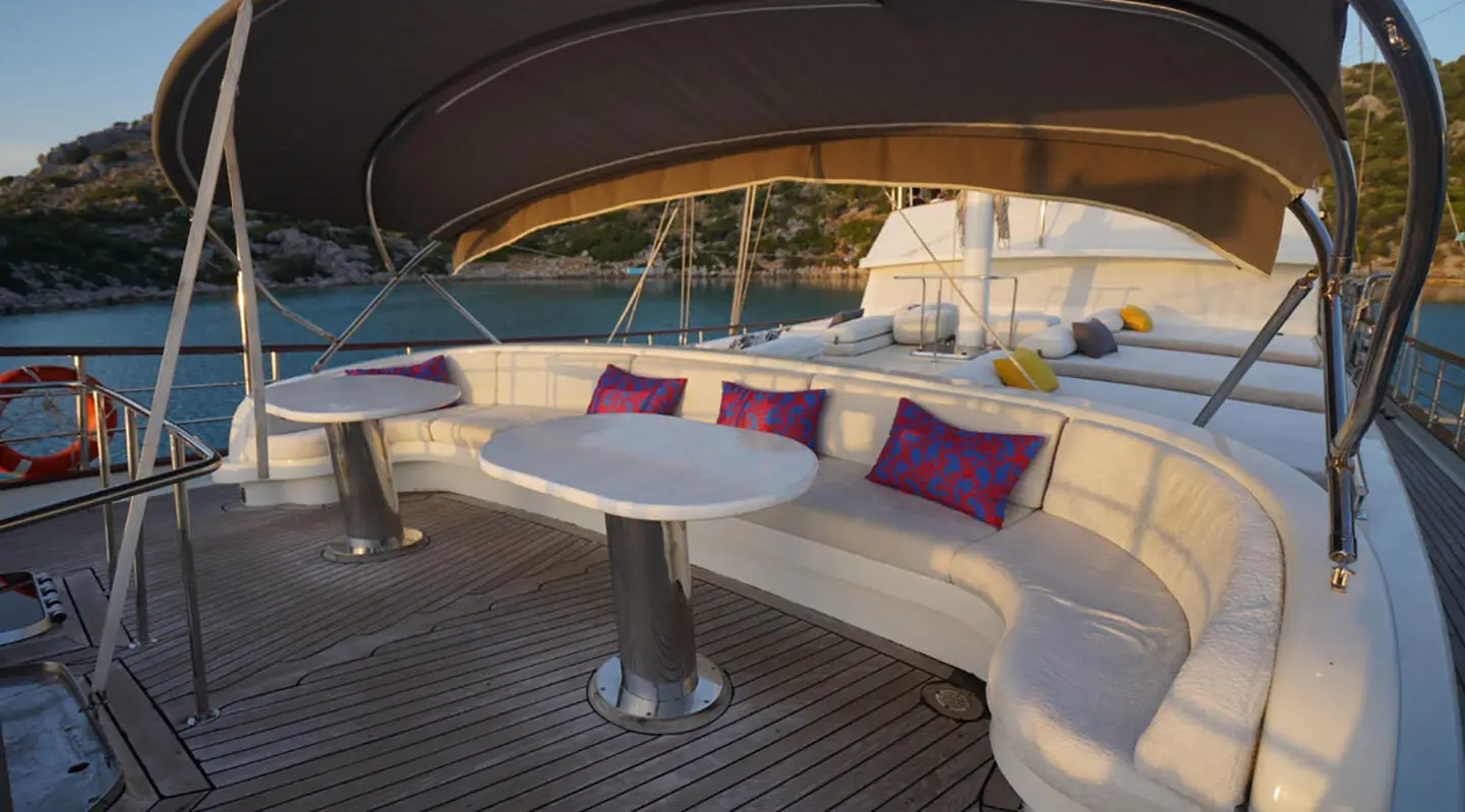 Oceanic deck seating on Prenses Esila with round table and cushions