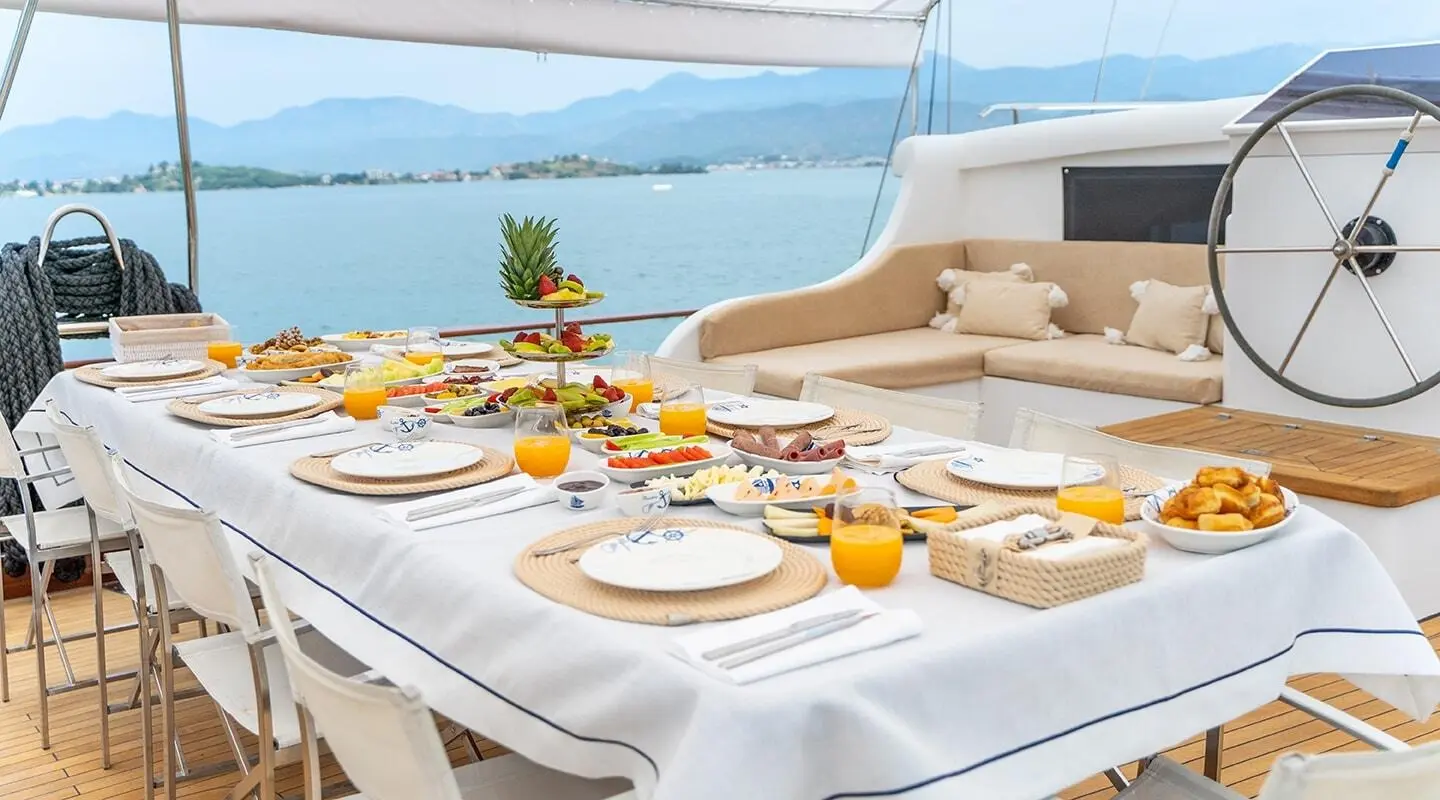 Table setting on Gulet Happy Days with plates and glasses